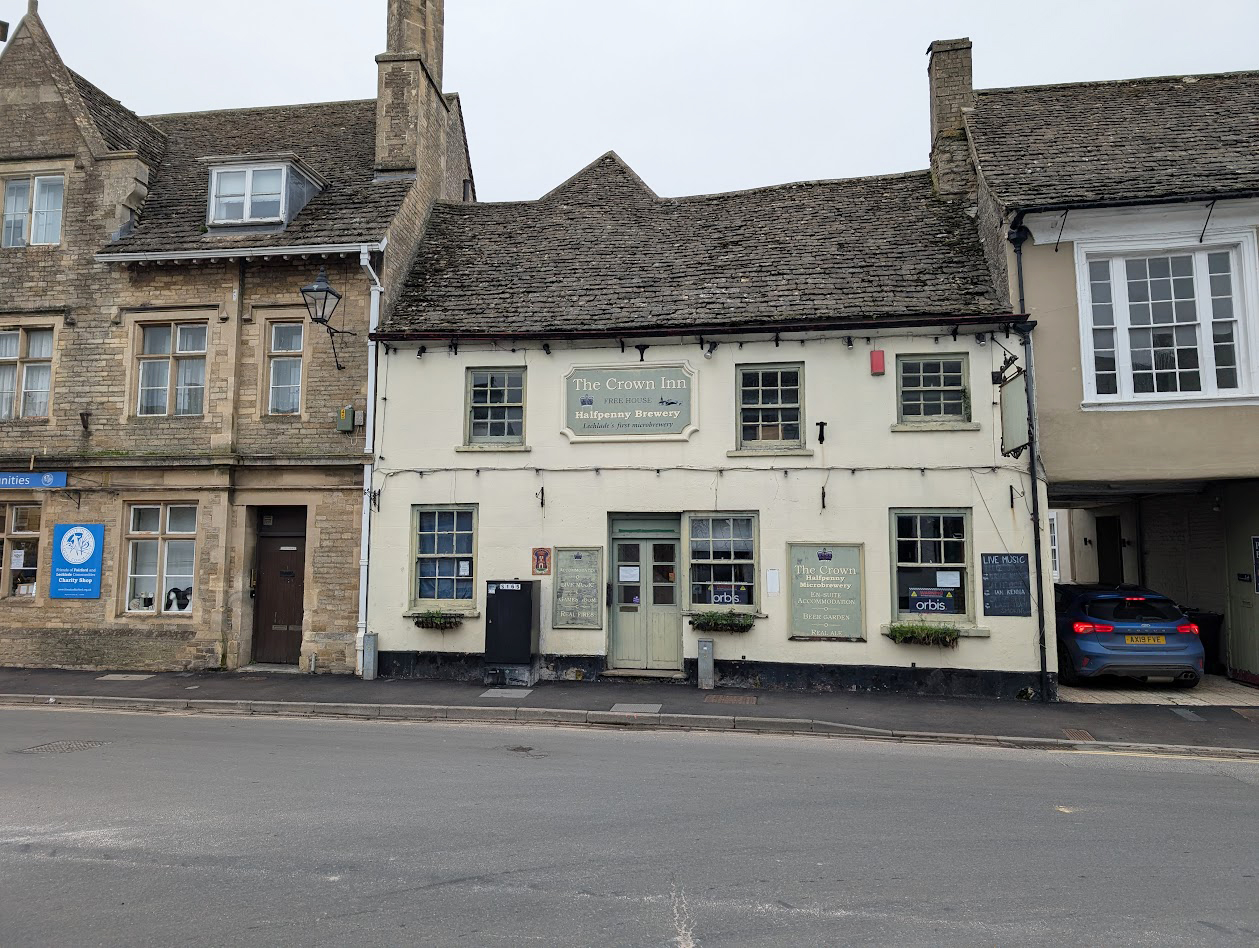 Pub for sale in select Thames Valley market town