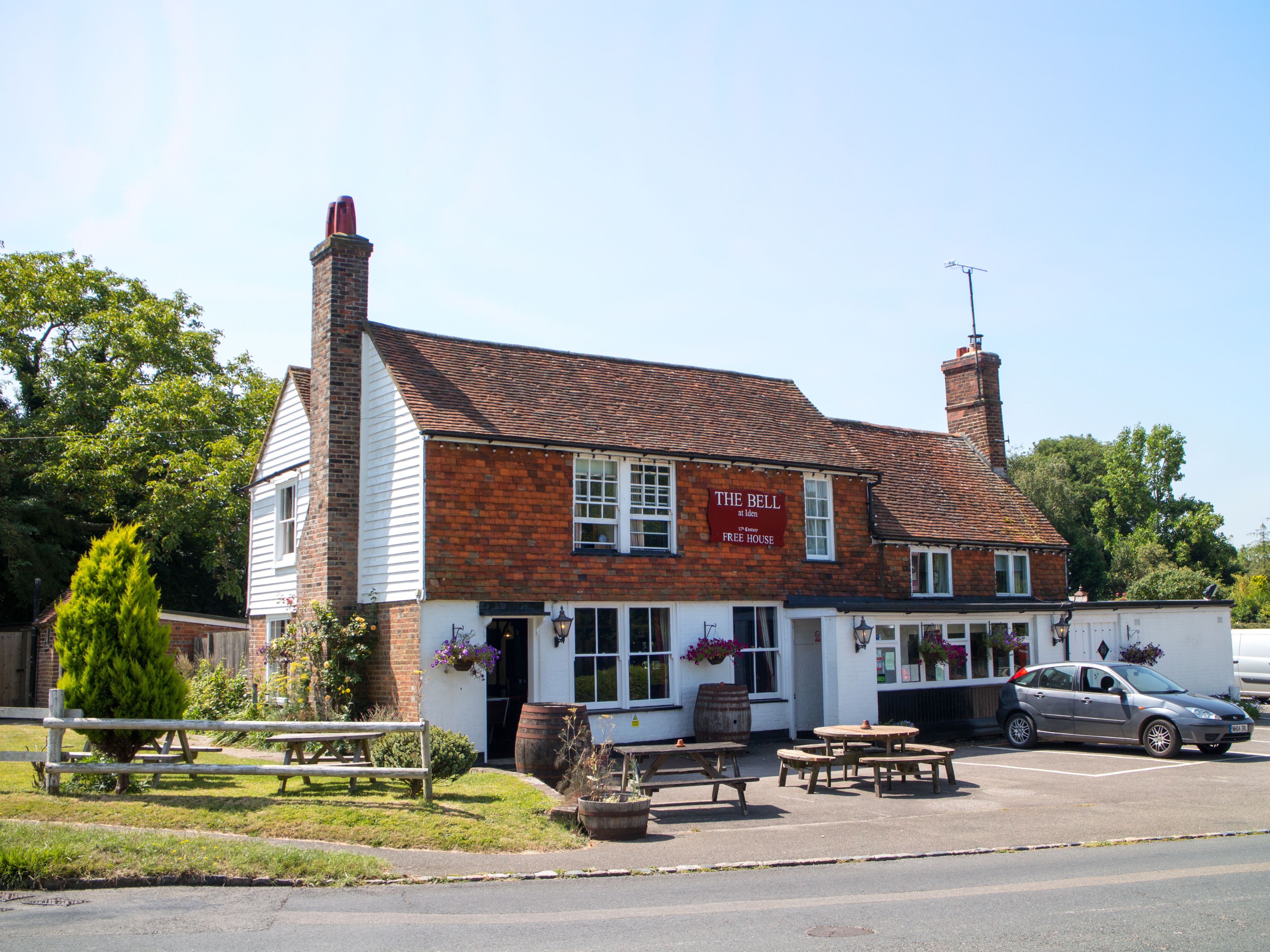 Period East Sussex pub with letting rooms sold