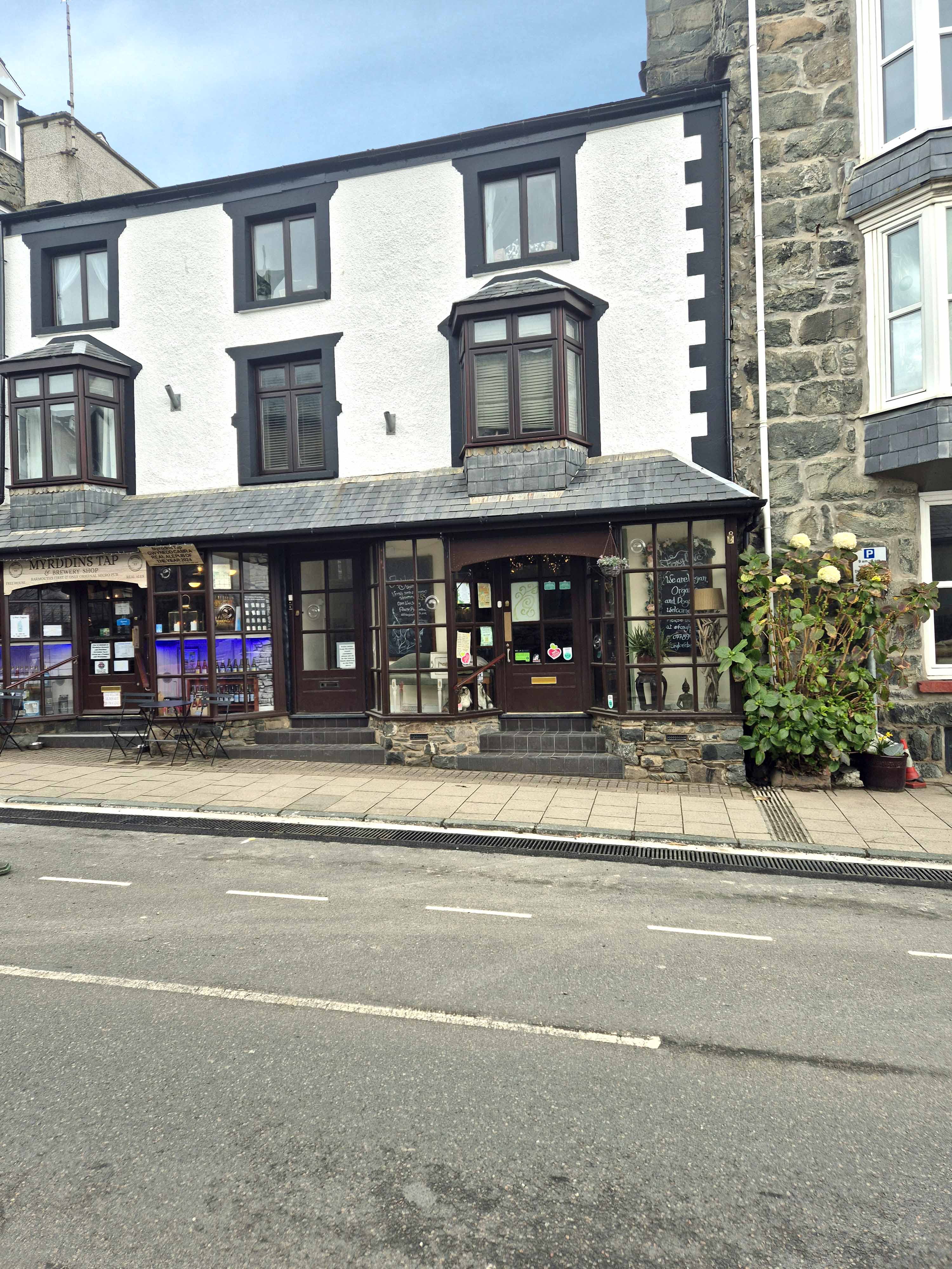 Barmouth restaurant sold by Sidney Phillips