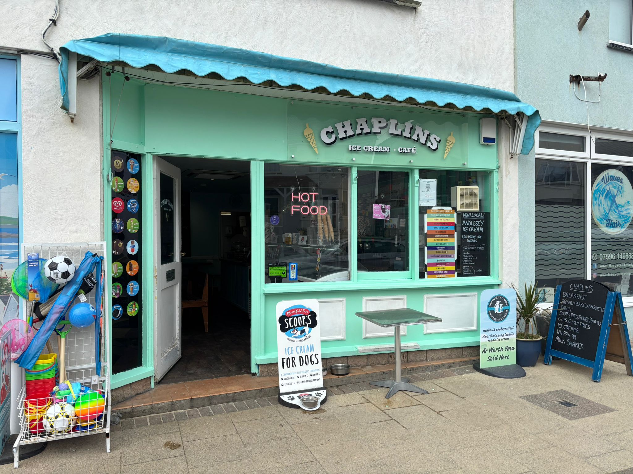 Seaside ice cream shop and café for sale