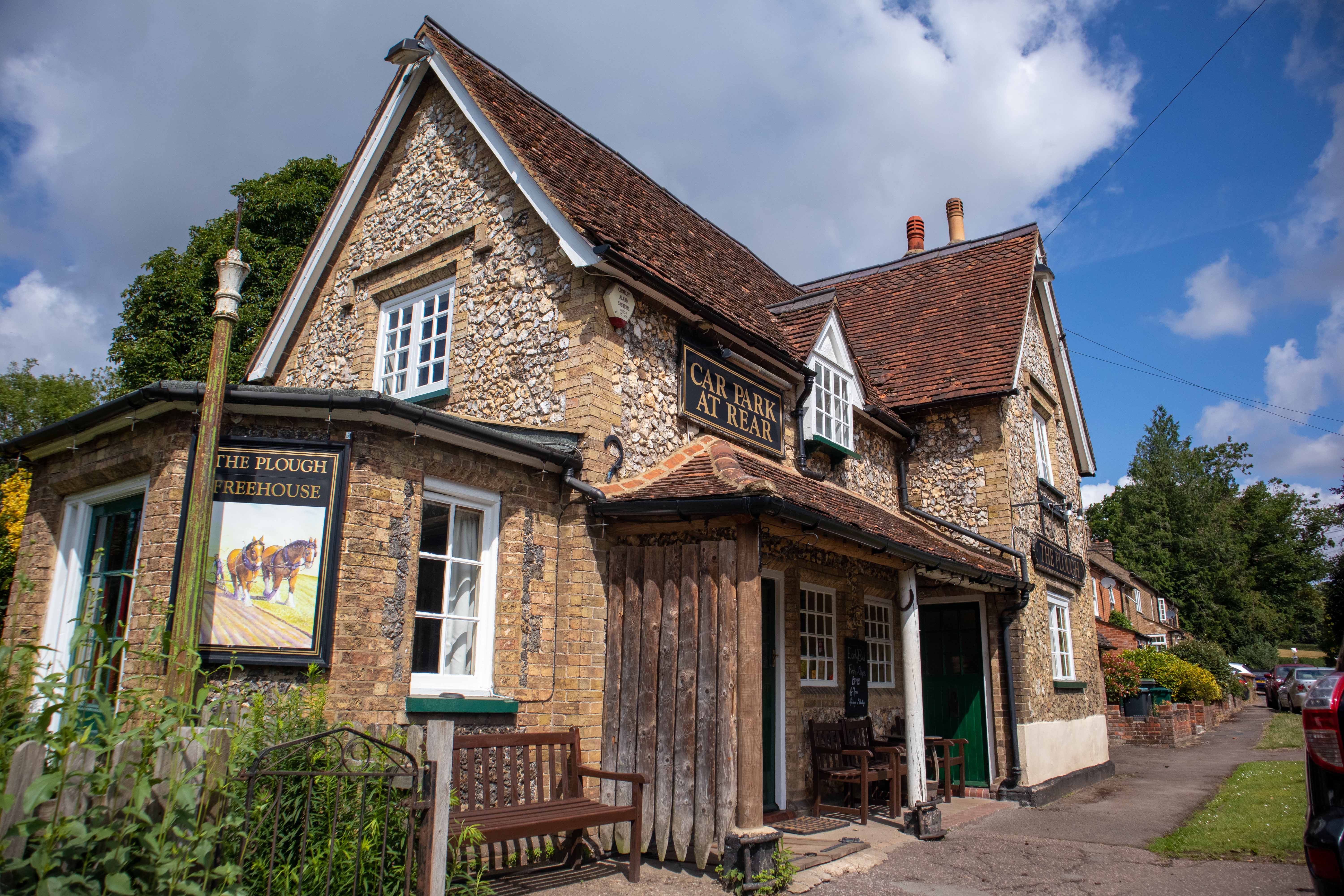 Pub in Hertfordshire let by Sidney Phillips