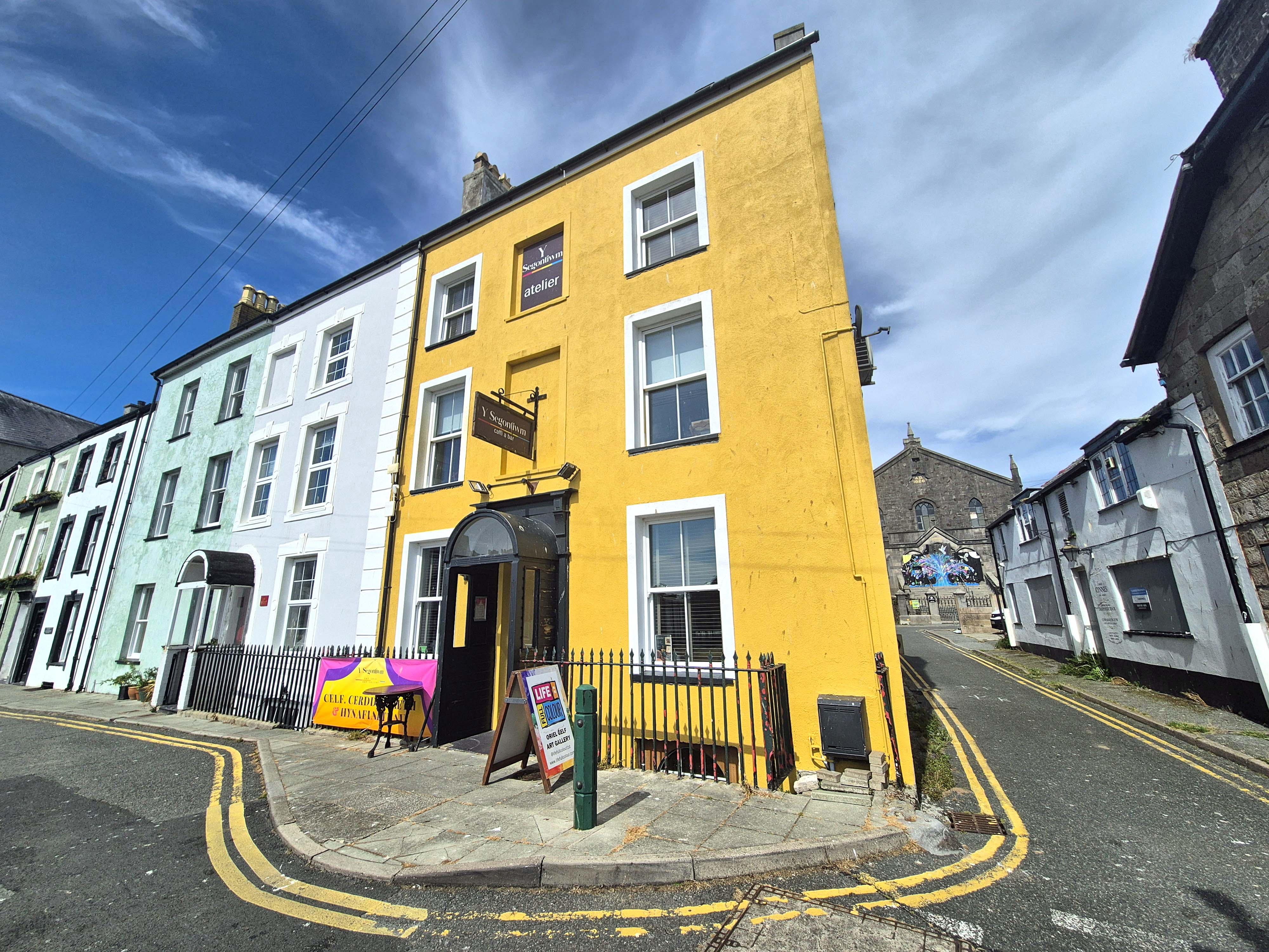 Stylish mixed-use property in Caernarfon town centre for sale