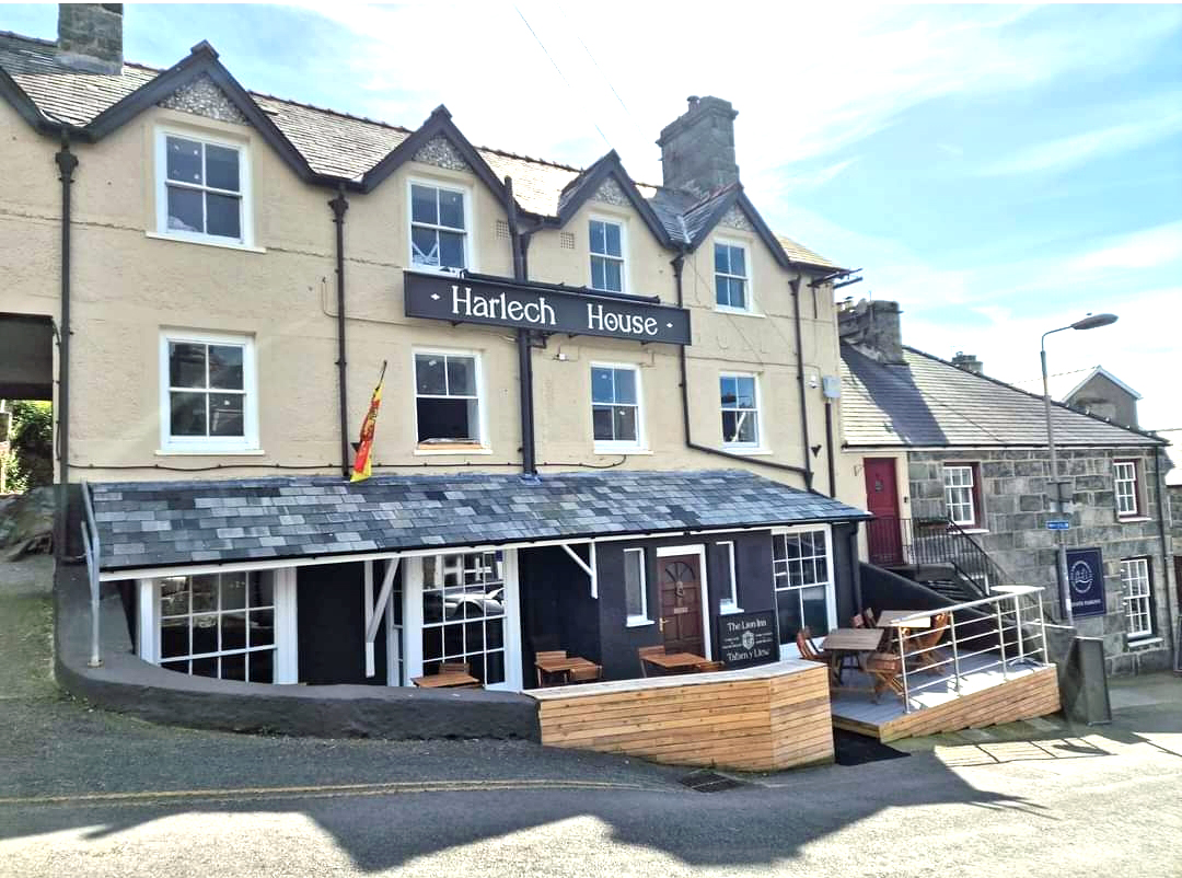 Refurbished Snowdonia National Park pub with eight letting rooms for sale or to let