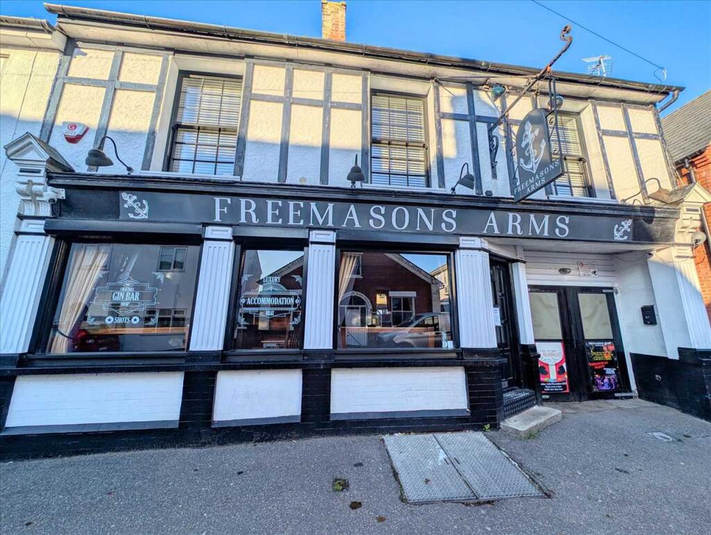 Refurbished pub in Essex with letting rooms for sale