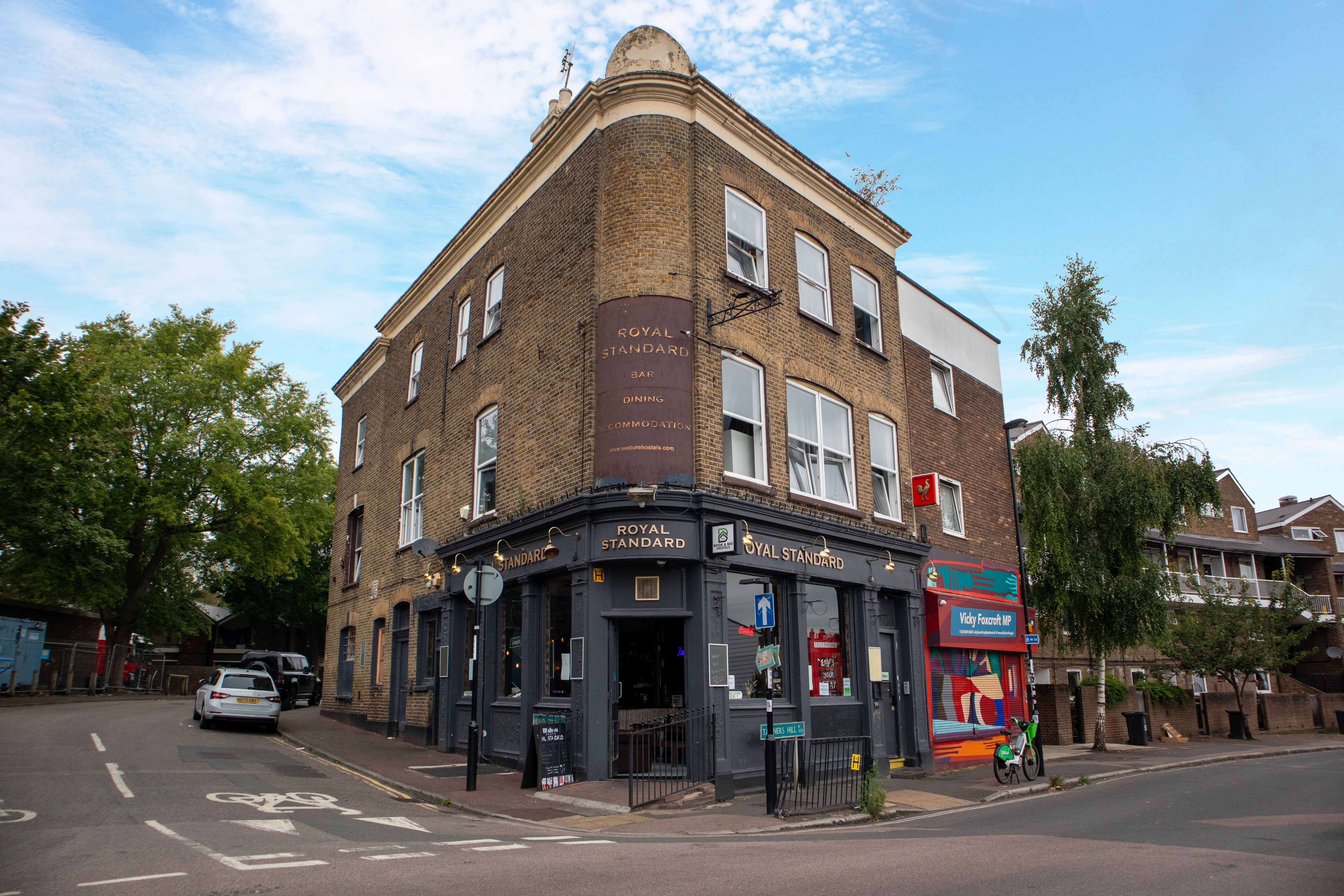 Profitable hostel and pub in London sold