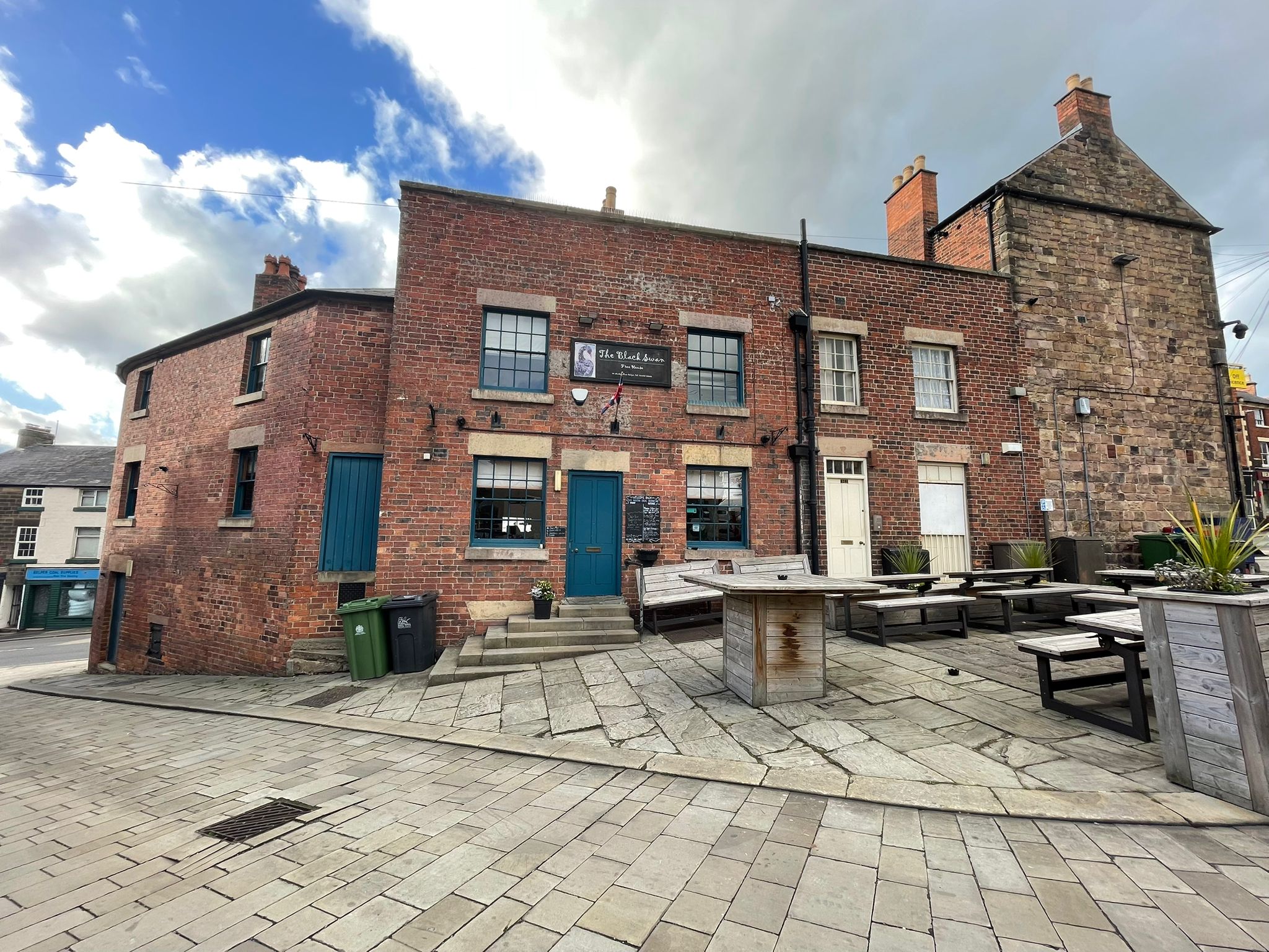 SOLD: Pub and restaurant in Derbyshire market town