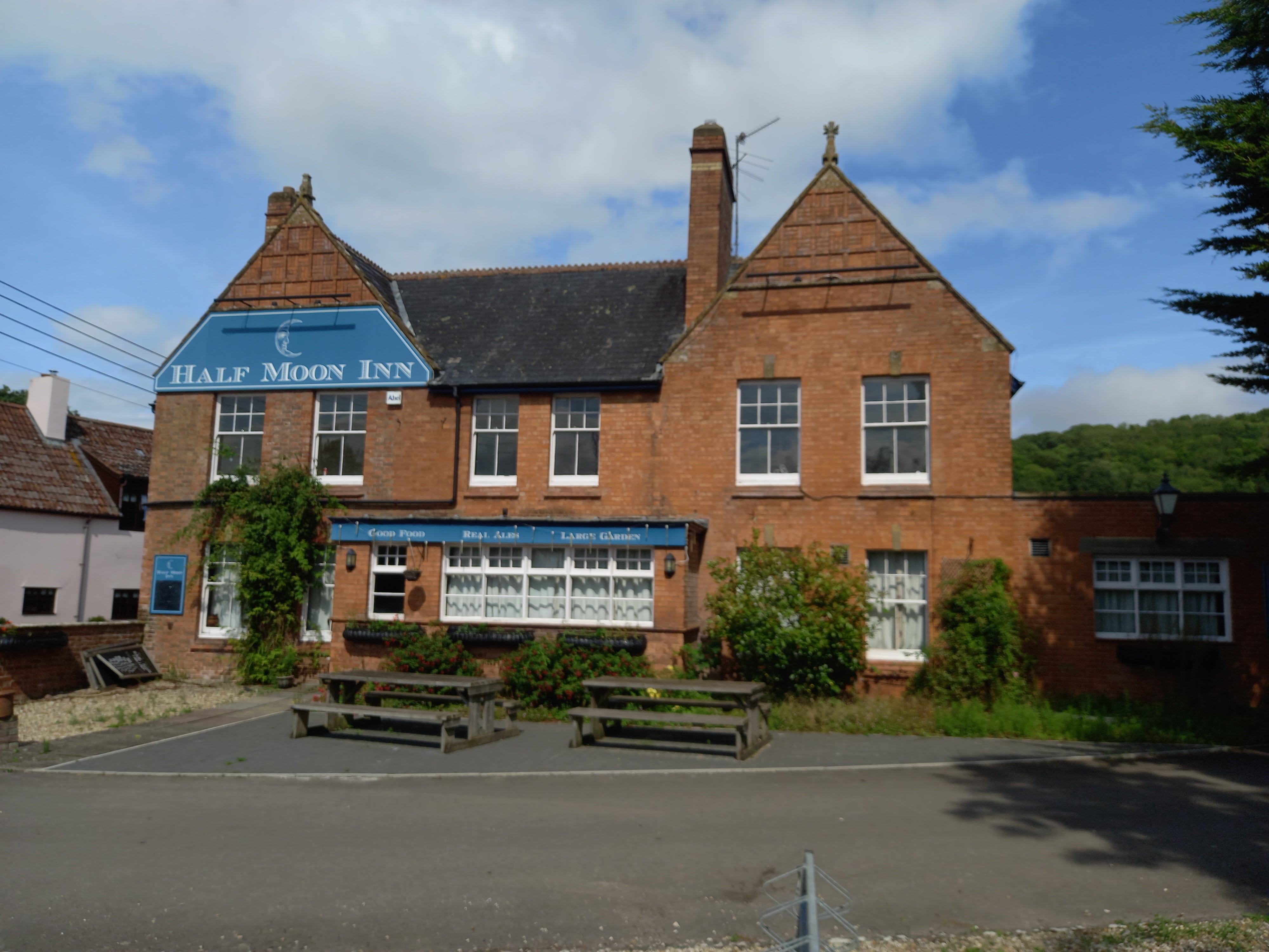 Free-of-tie village pub near Taunton to let with Sidney Phillips