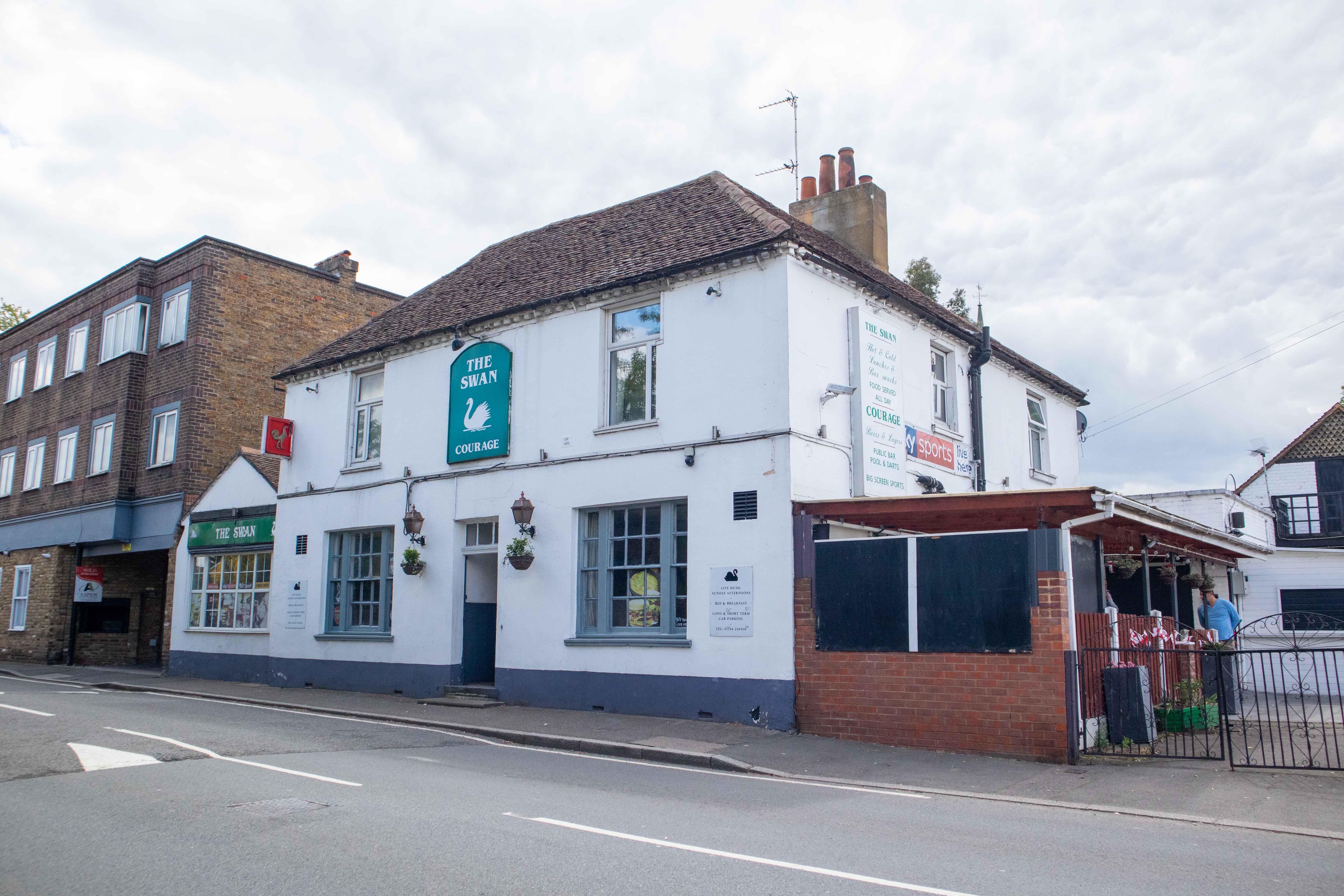 Pub with letting rooms in Surrey brought to market