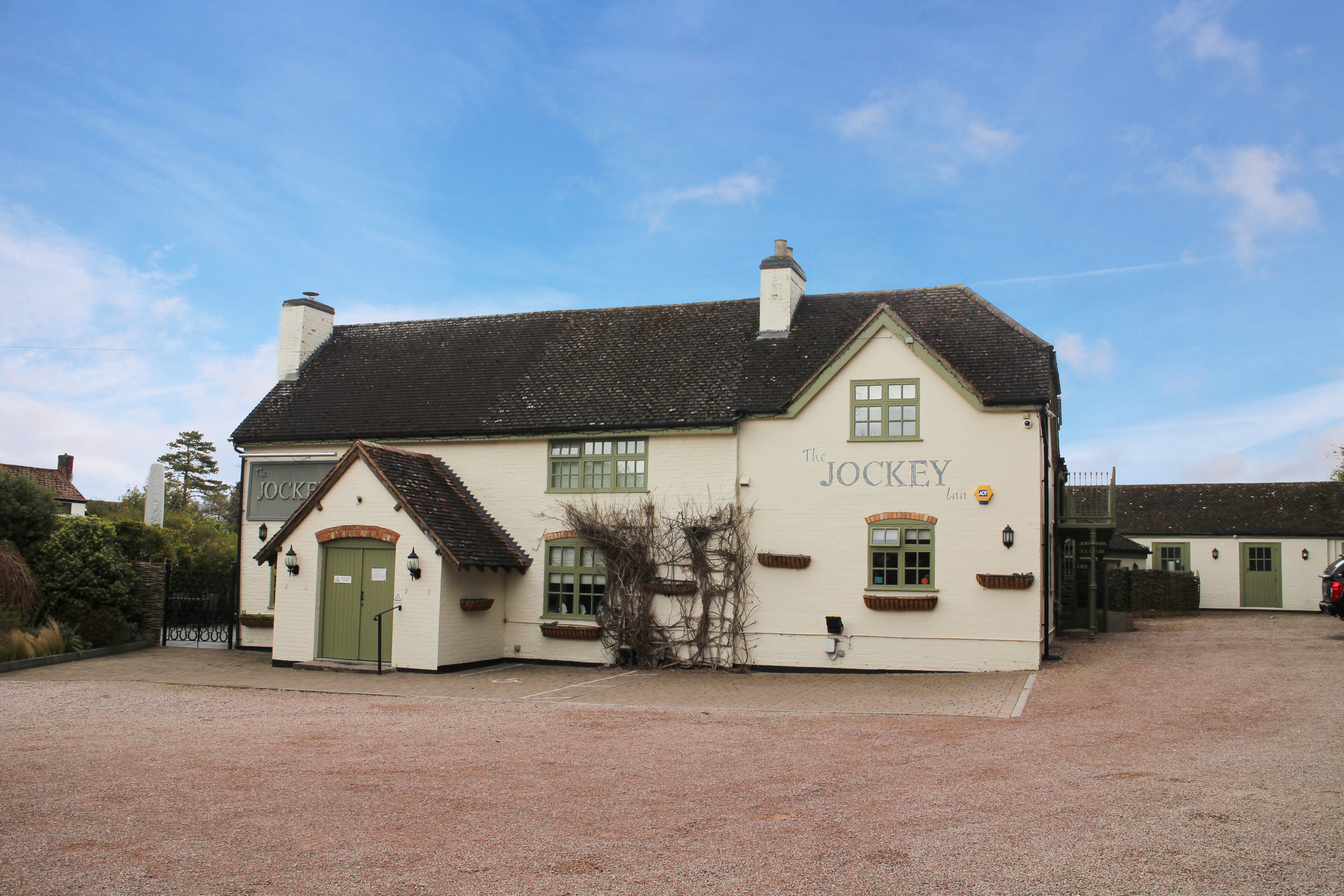 Outstanding pub and dining venue near Worcester let
