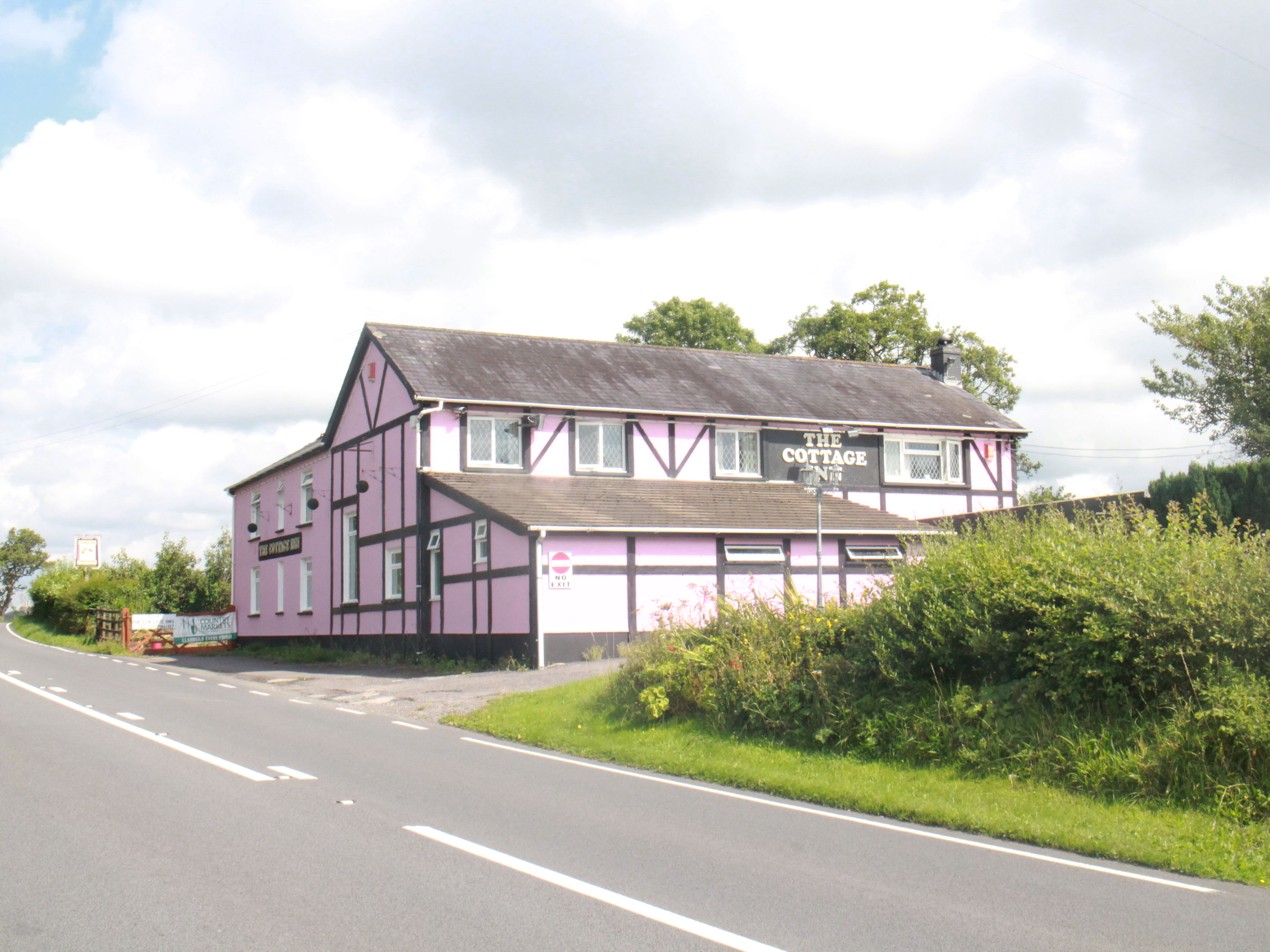 Carmarthenshire pub and inn to let