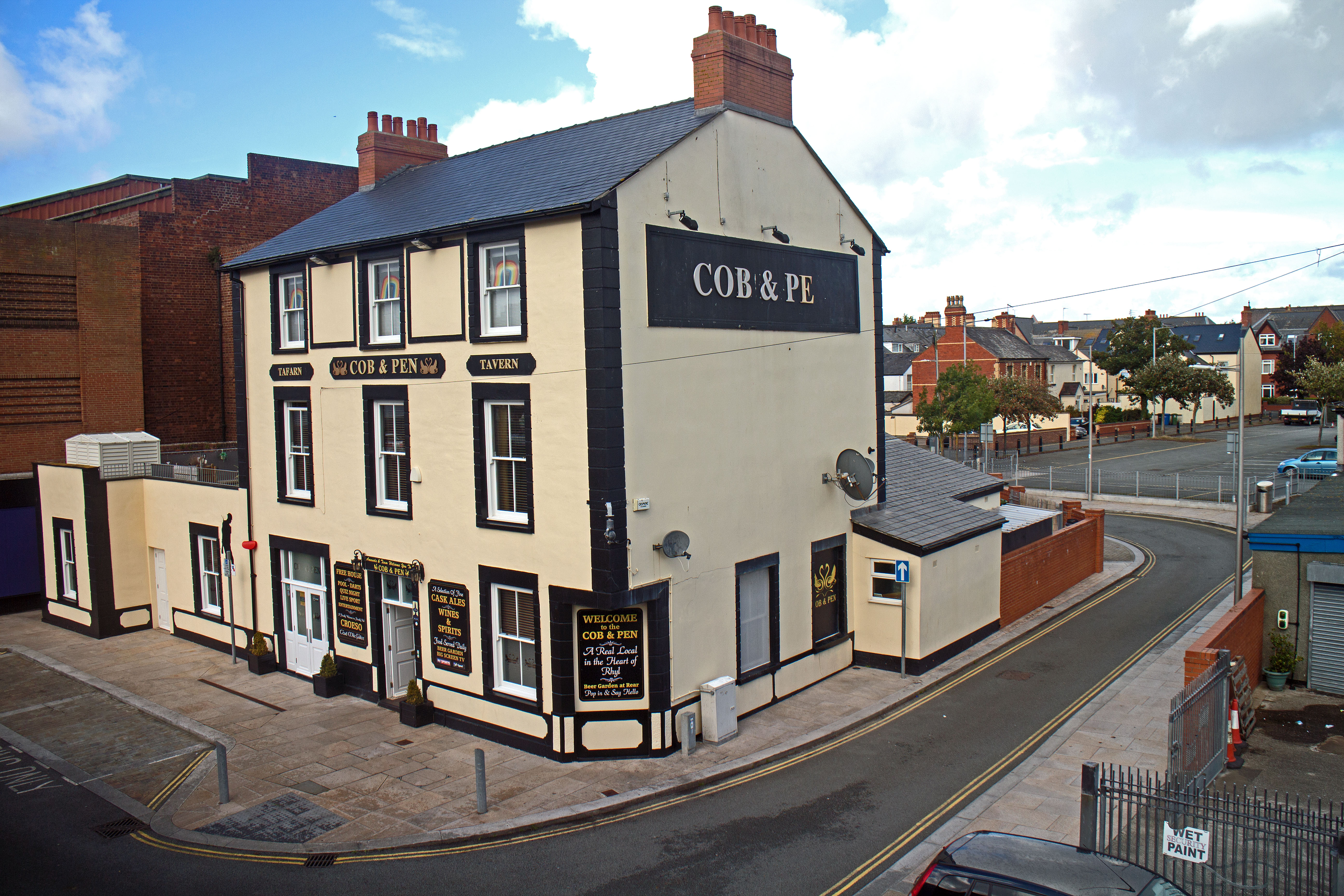 Substantial town centre pub for sale