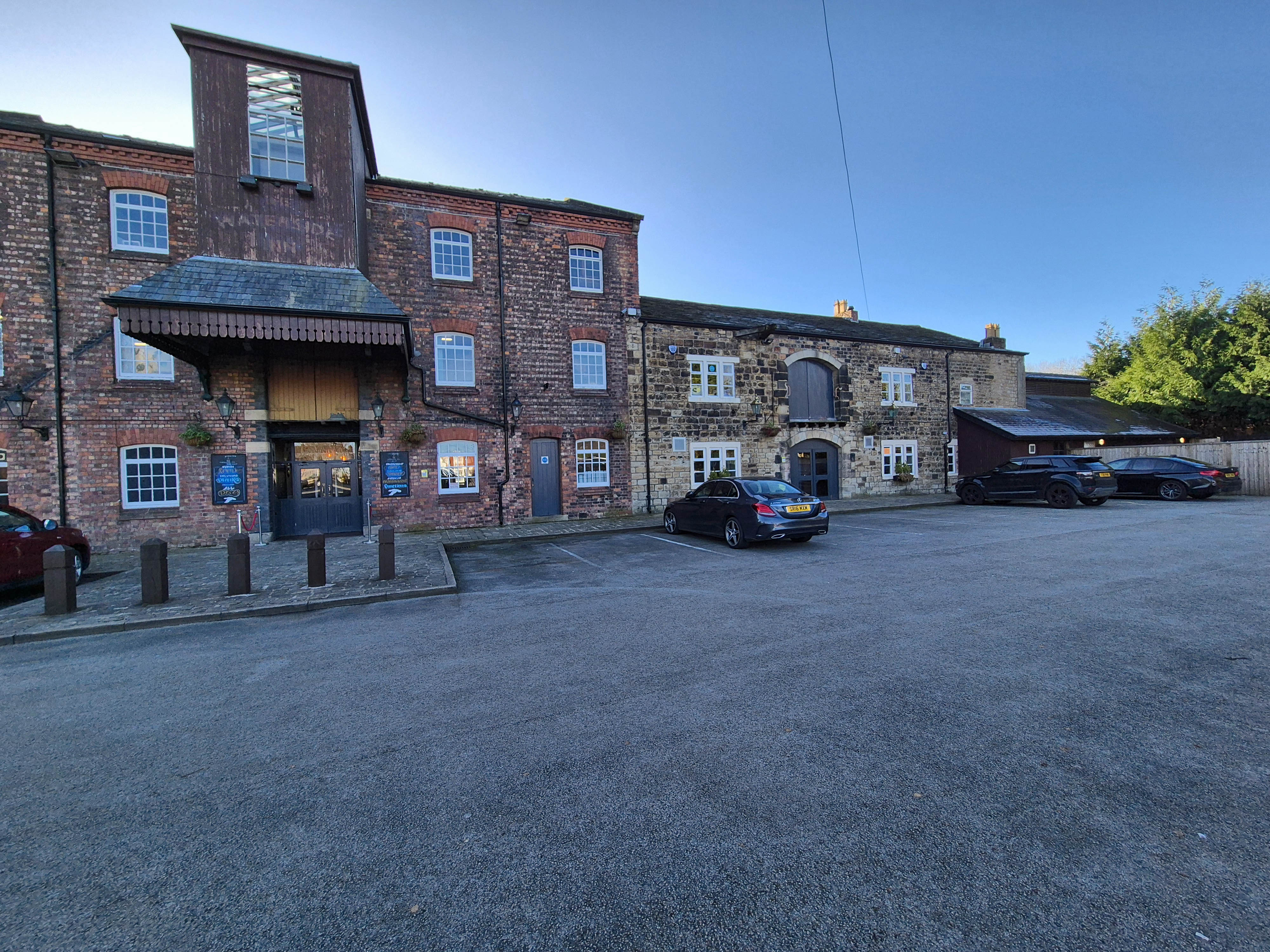 Canal side public house in Leigh for sale