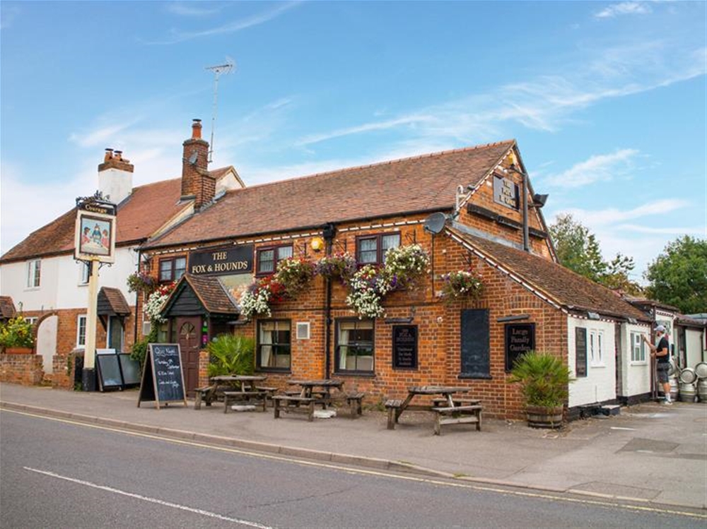 Established Berkshire Public House For Sale