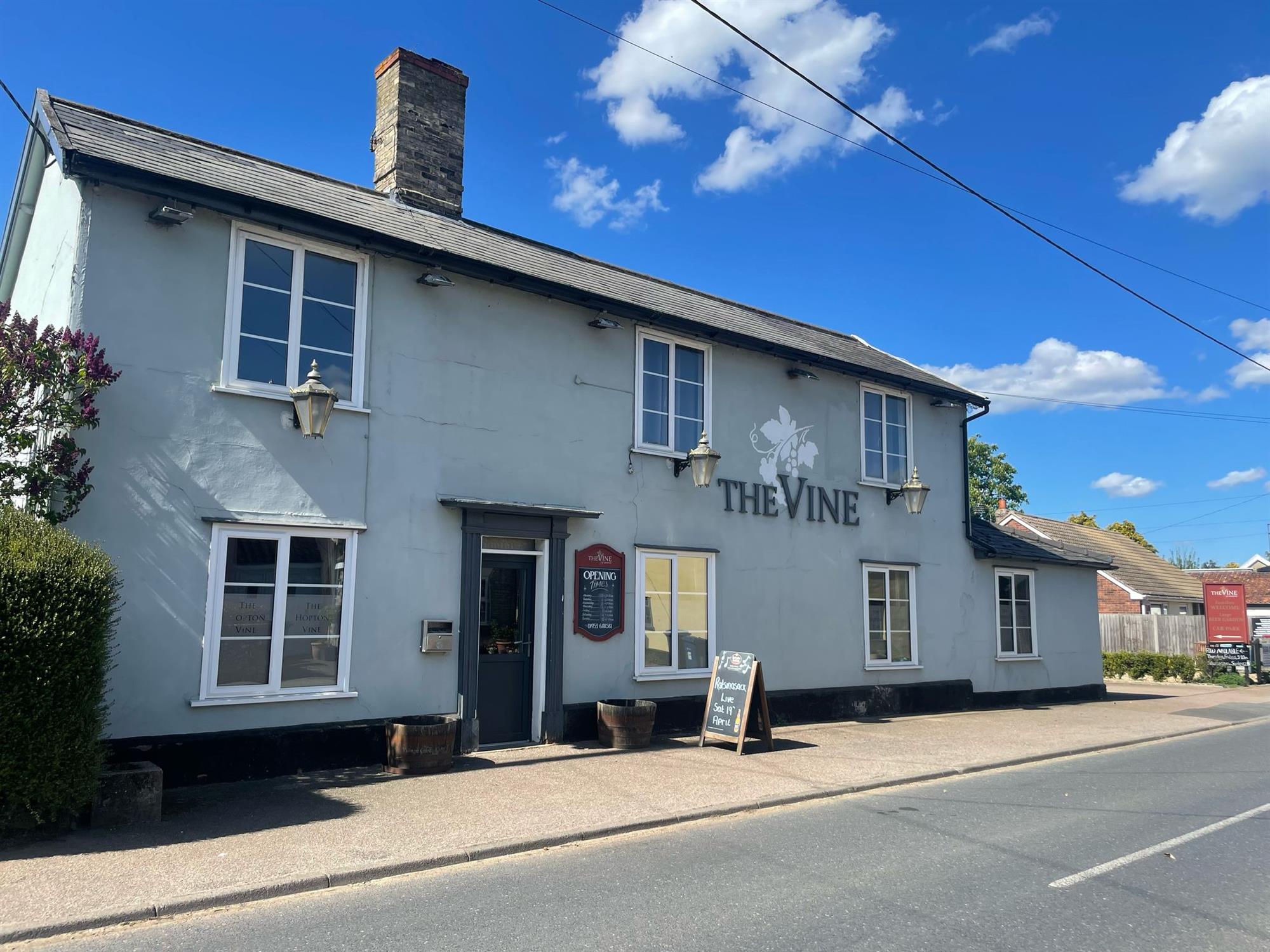 SUFFOLK - 4 BEDROOM PUB WITH CAR PARK ON NEW FREE OF TIE LEASE