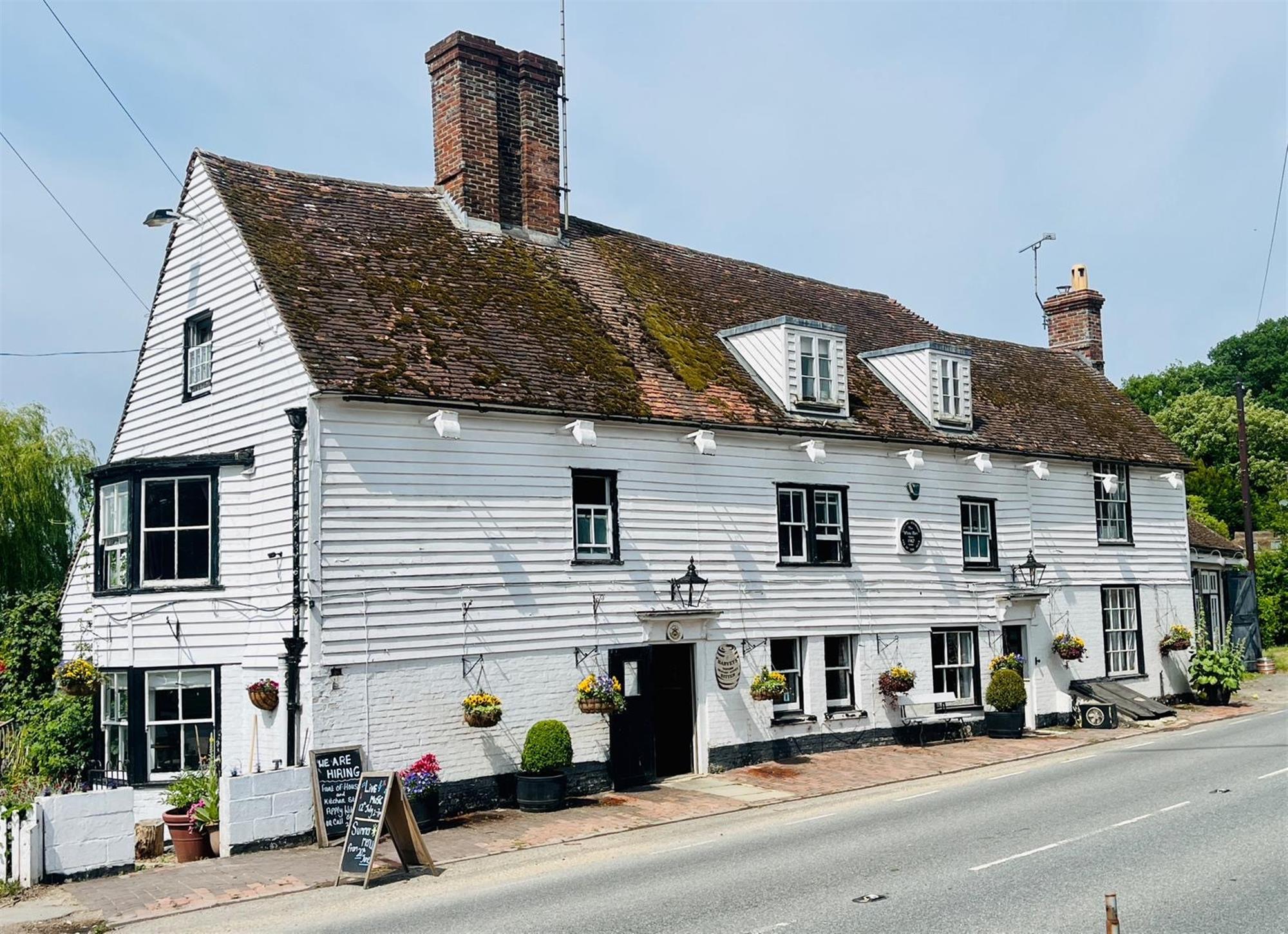 KENT - SIZEABLE COUNTRY PUB WITH ROOMS