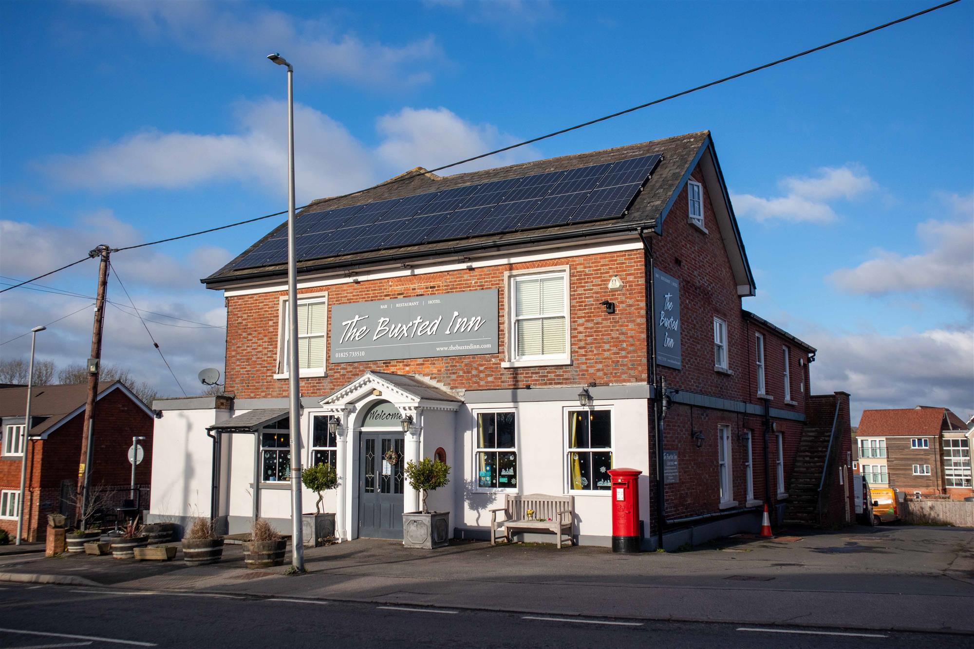 EAST SUSSEX - HIGH QUALITY GASTRO PUB WITH EIGHT LETTING ROOMS