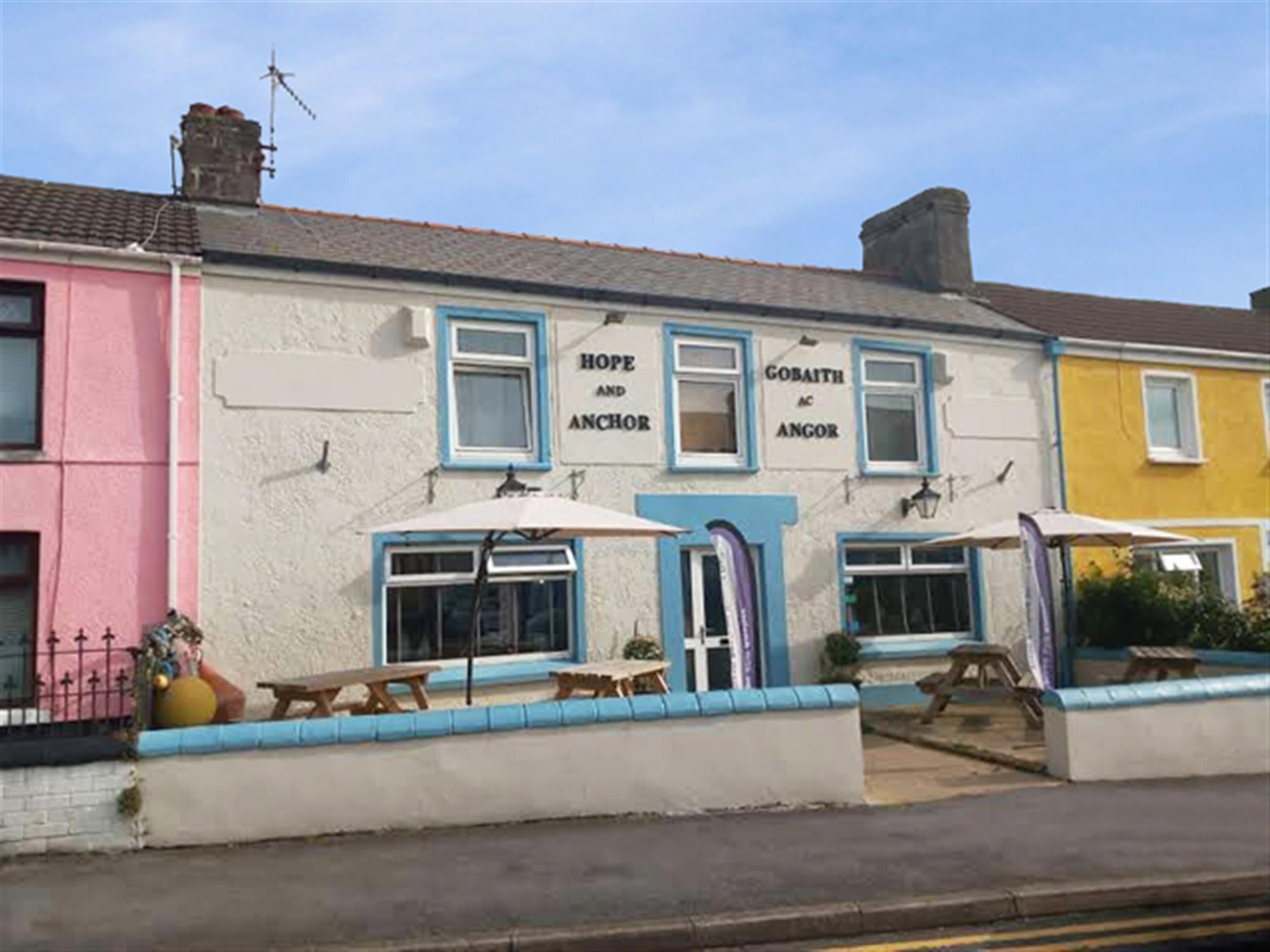 CARMARTHENSHIRE - CLOSED PUBLIC HOUSE WITH PLANNING PERMISSION