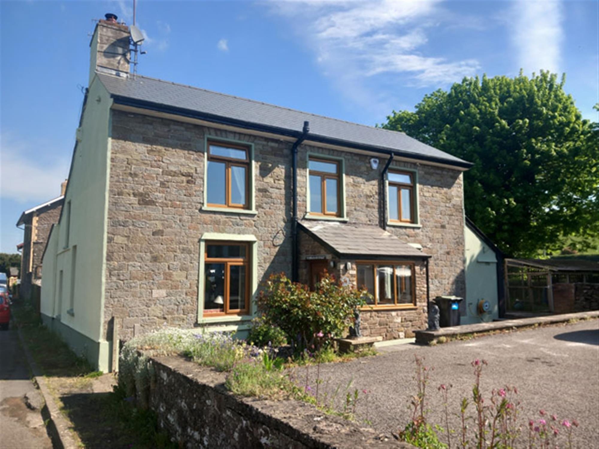 MONMOUTHSHIRE - VILLAGE CENTRE FORMER PUBLIC HOUSE OPERATING AS BED AND BREAKFAST