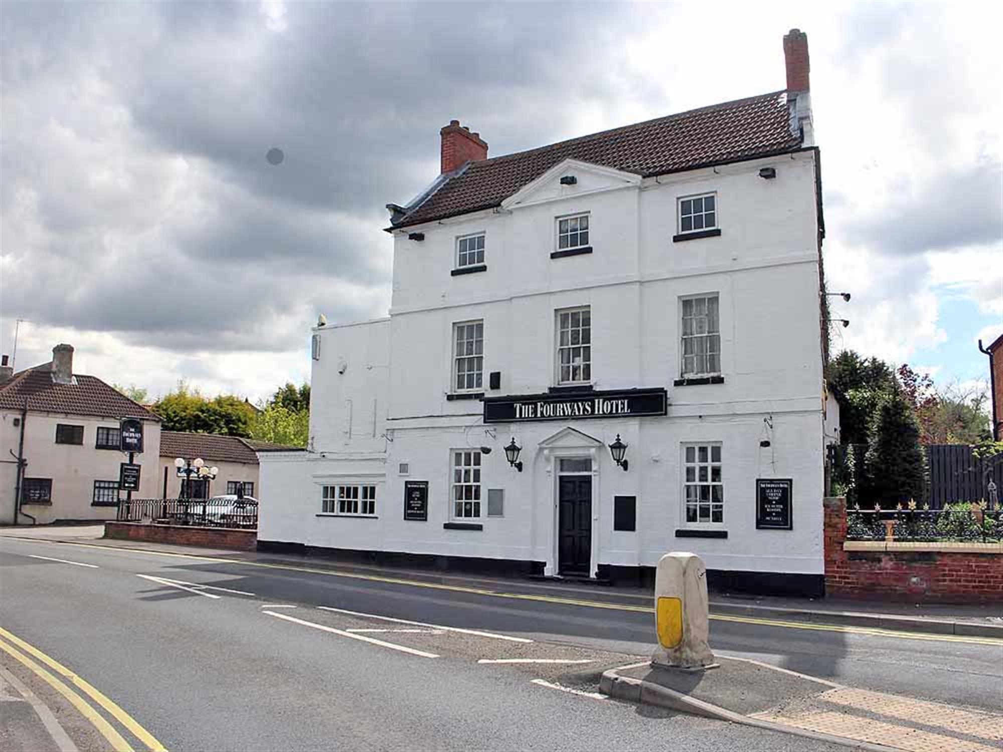 NOTTINGHAMSHIRE - 9 BEDROOM HOTEL, BAR AND RESTAURANT WITH CAR PARK