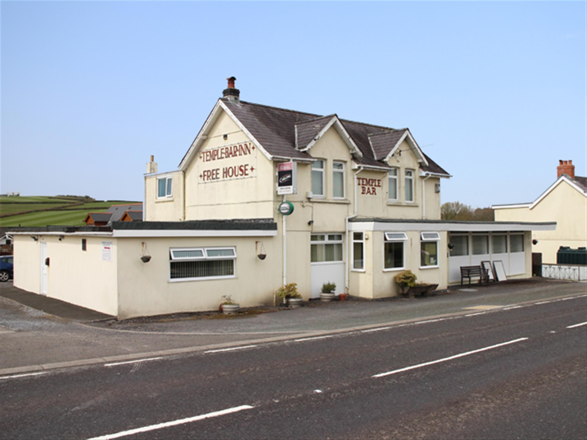 CARMARTHENSHIRE - FORMER VILLAGE PUBLIC HOUSE WITH OUTLINE PLANNING FOR 5 DWELLINGS
