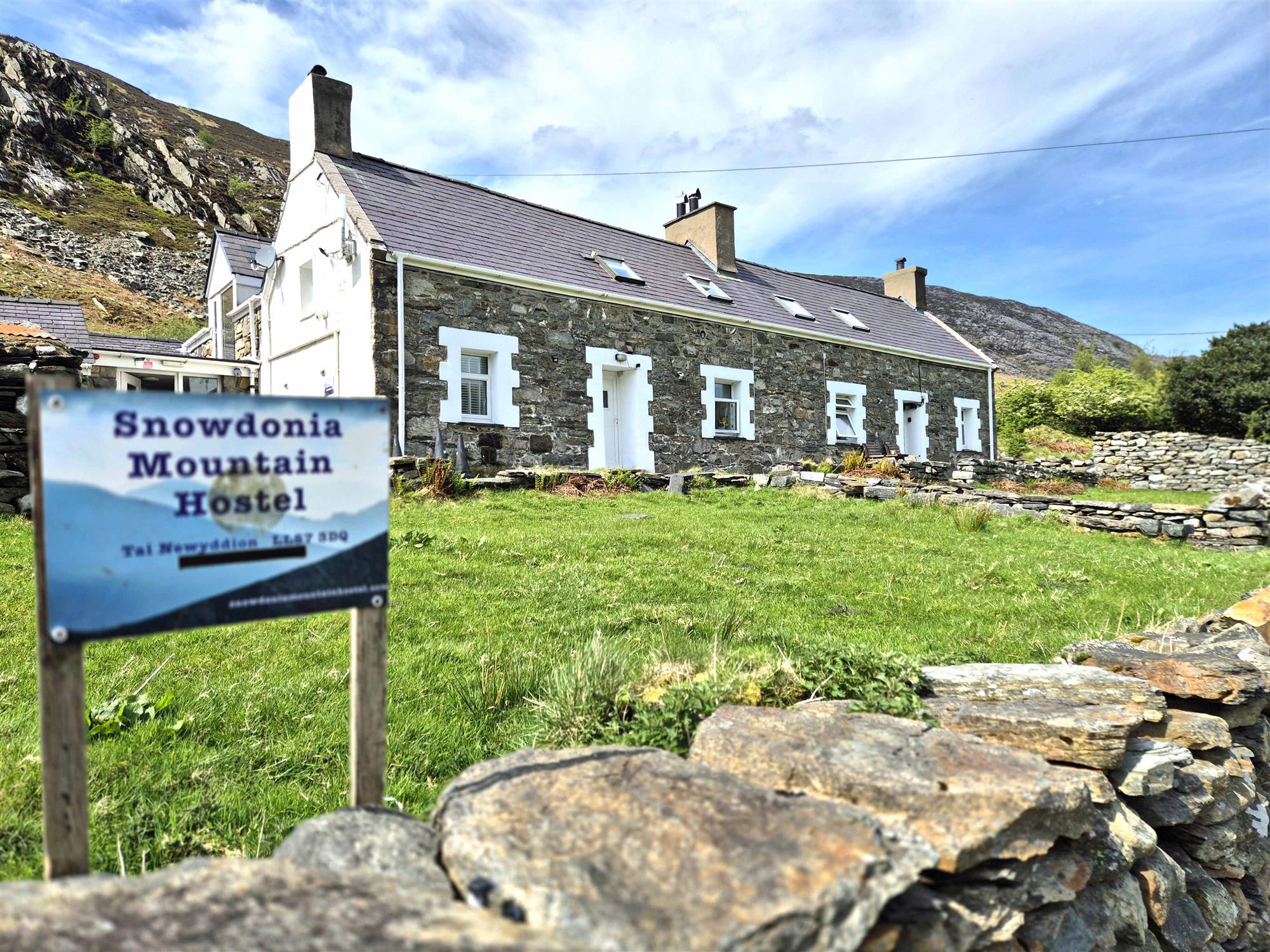 SNOWDONIA - 24/26 BED HOSTEL IN THE HEART OF ERYRI NATIONAL PARK (SNOWDONIA)