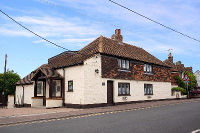 KENT - IMMACULATE GUEST HOUSE, FAMILY HOME OR DEVELOPMENT PROJECT