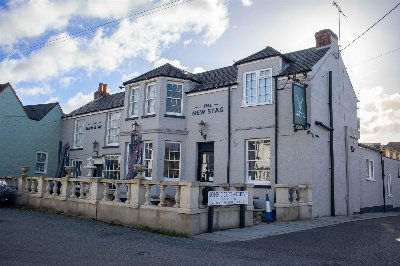 KENT - PUBLIC HOUSE WITH 11 LETTING ROOMS FOR SALE OR TO LET - PRICED FOR QUICK SALE
