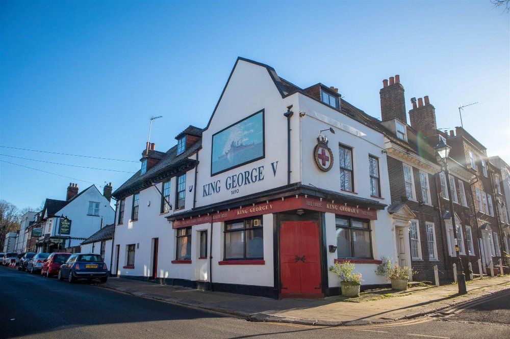 KENT - SUPERBLY PRESENTED HISTORIC PUB