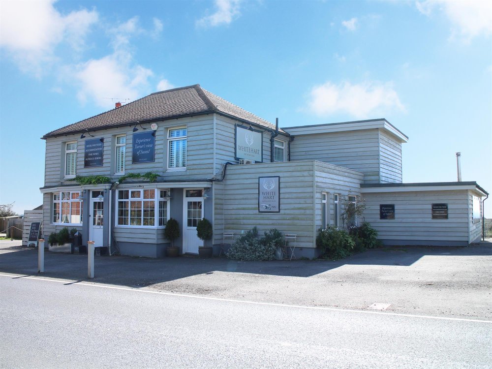 EAST SUSSEX - REFURBISHED FOOD PUB WITH STUNNING VIEWS