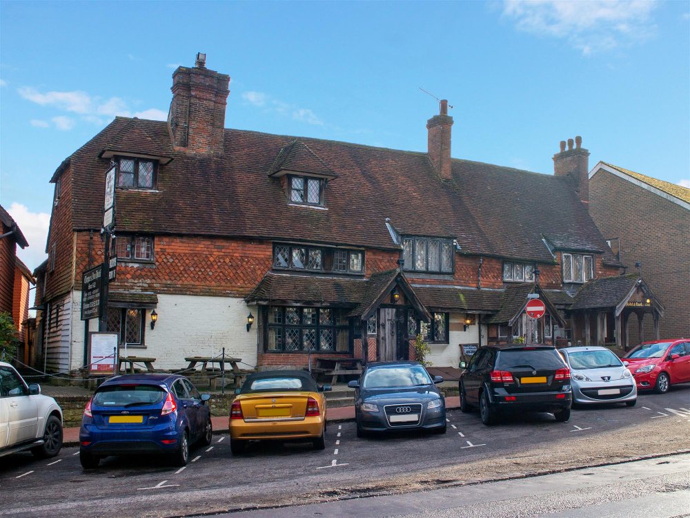 EAST SUSSEX - 25 BEDROOM HOTEL AND PUB