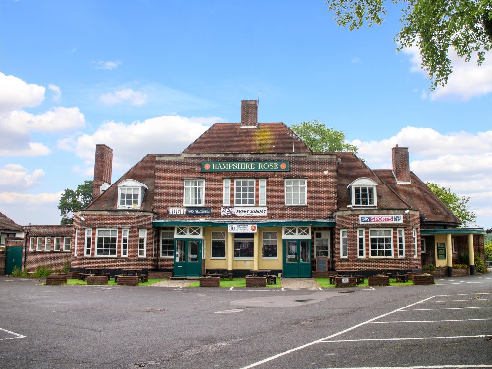 HAMPSHIRE - LARGE COMMUNITY PUB