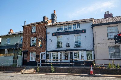 BUCKINGHAMSHIRE - THRIVING WET-ONLY FREEHOUSE