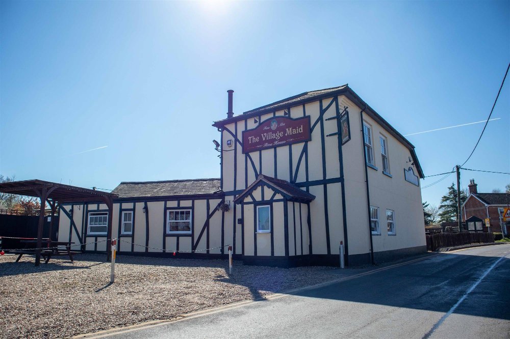 ESSEX - WELL-PRESENTED FREEHOUSE WITH POTENTIAL FOR FOOD