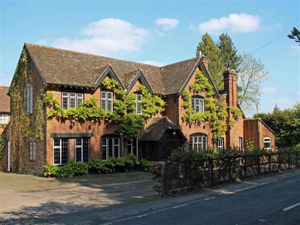 HEREFORDSHIRE - HANDSOME VILLAGE INN WITH LETTING BEDROOMS