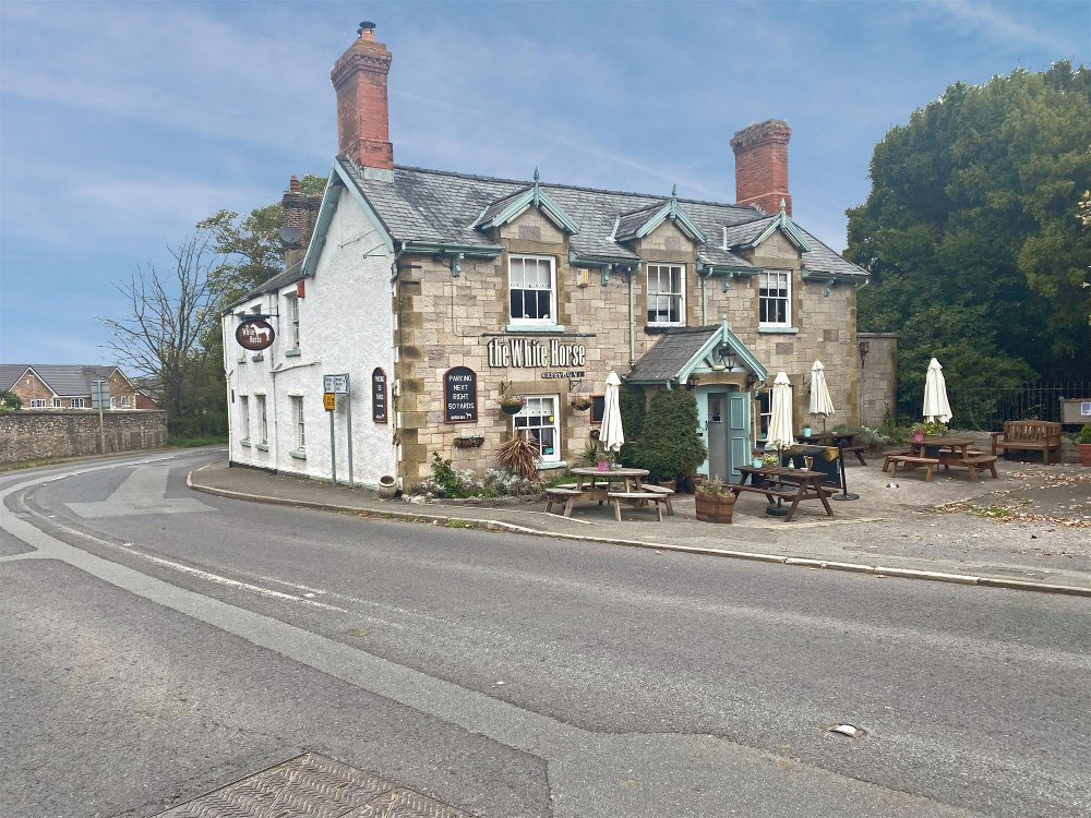 DENBIGHSHIRE – PICTURESQUE 17TH CENTURY VILLAGE PUB & RESTAURANT