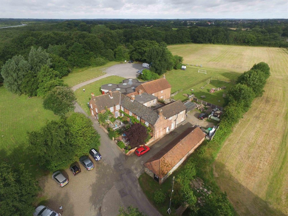 NORFOLK BROADS - RECENTLY REFURBISHED 14 BEDROOM LEASEHOLD HOTEL 