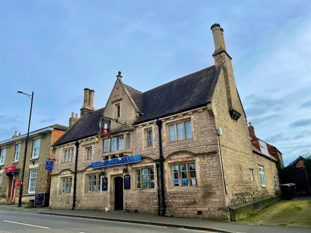 LINCOLNSHIRE - COMMUNITY PUB WITH SIX LETTING ROOMS AND RESTAURANT TO LET