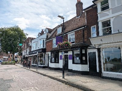 KENT - THRIVING THAI RESTAURANT IN AFFLUENT MARKET TOWN