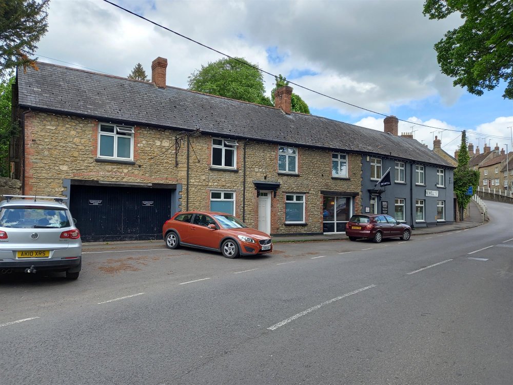DORSET - RESTAURANT WITH ROOMS IN ABBEY TOWN CENTRE