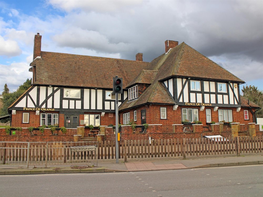 KENT - PROMINENT PUB WITH 11 LETTING ROOMS