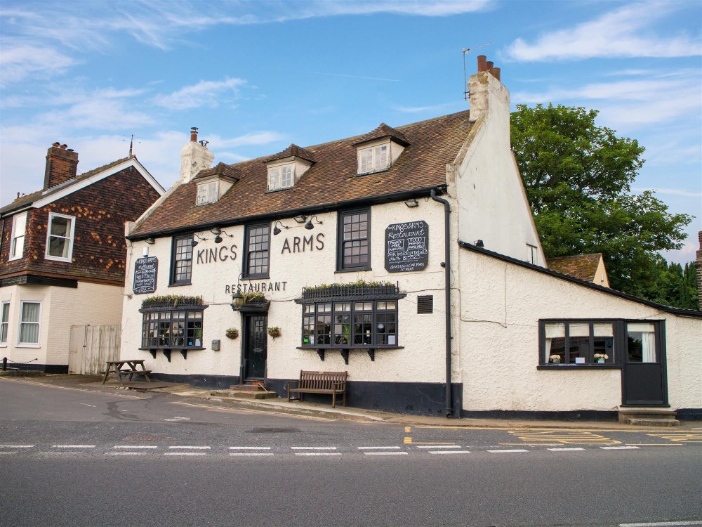 KENT - AFFLUENT MEOPHAM VILLAGE
