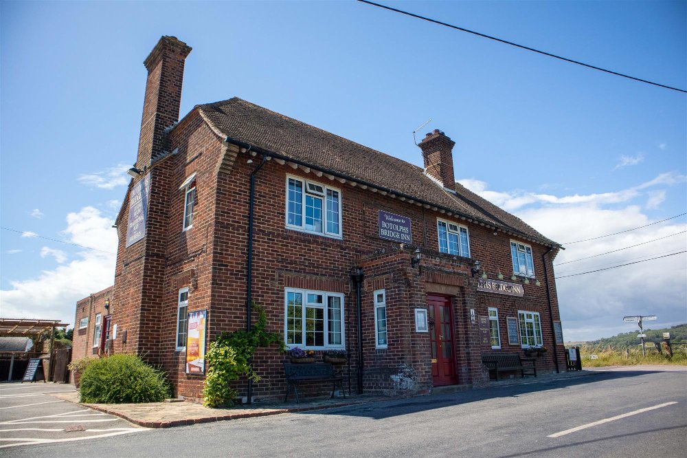 KENT - DESTINATION FOOD PUB WITH STUNNING VIEWS