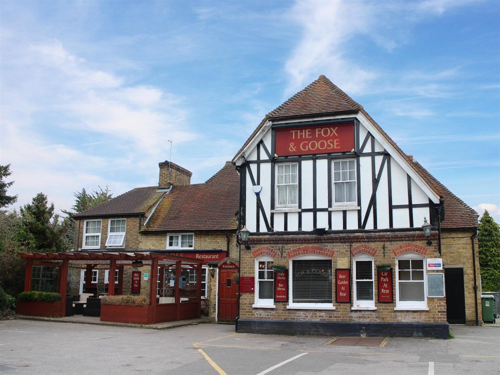 KENT - BUSY FOOD-LED PUB