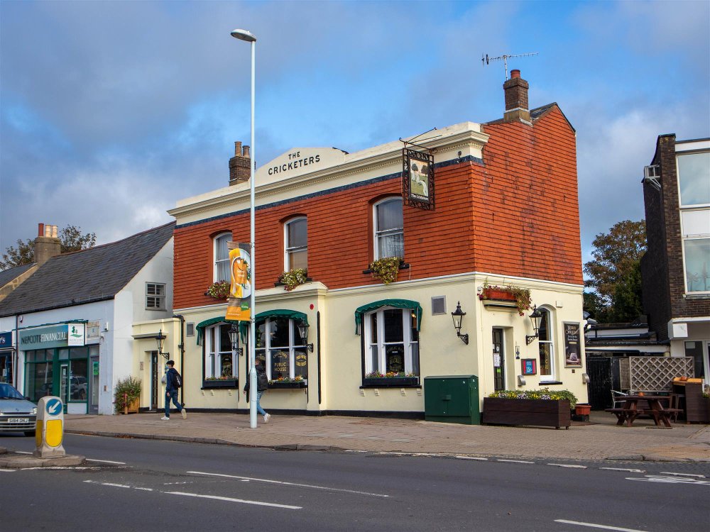 WEST SUSSEX - TOWN CENTRE VICTORIAN PUB