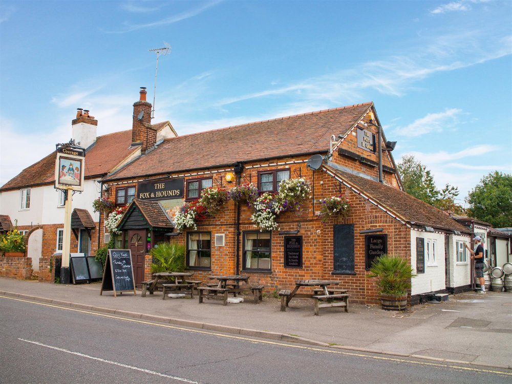 BERKSHIRE - NEWLY REFURBISHED BUSY COMMUNITY PUB