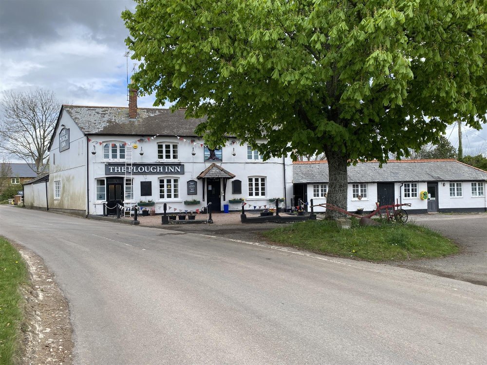 HAMPSHIRE - FREE OF TIE AFFLUENT VILLAGE PUB