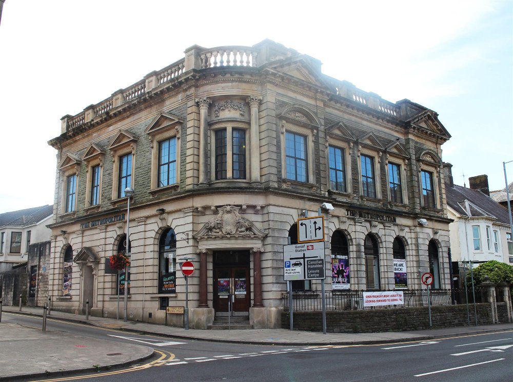 LLANELLI - WELL ESTABLISHED AND HIGHLY PROFITABLE LATE NIGHT VENUE