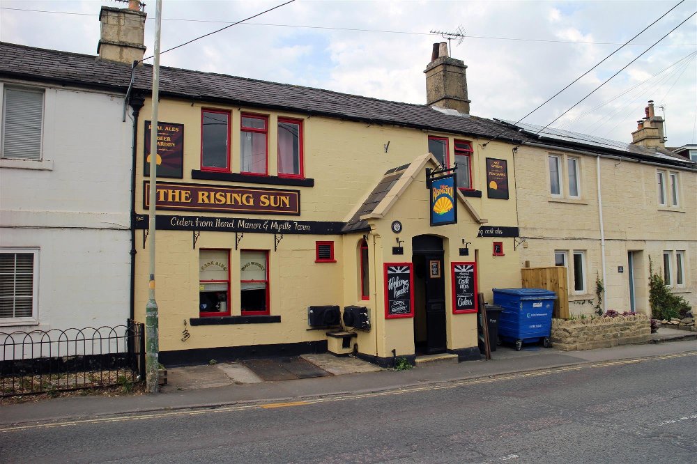 WILTSHIRE - COMMUNITY PUBLIC HOUSE IN TOWN 