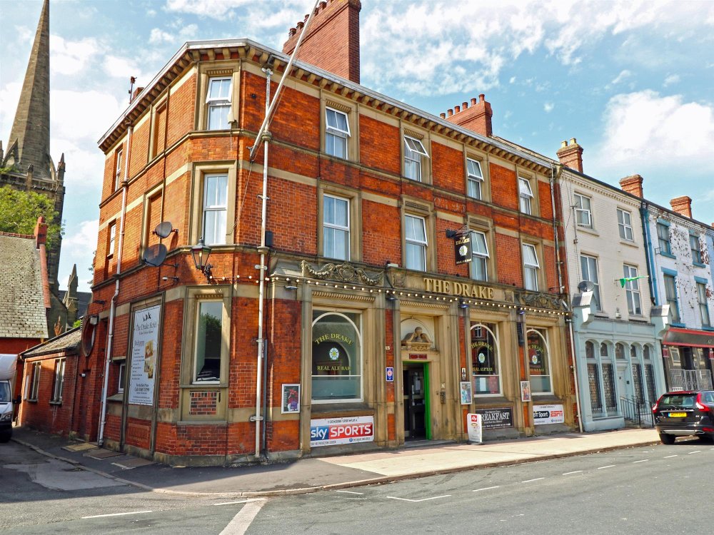 EAST YORKSHIRE - TOWN CENTRE REAL ALE SPORTS BAR WITH 10 EN-SUITE LETTING ROOMS