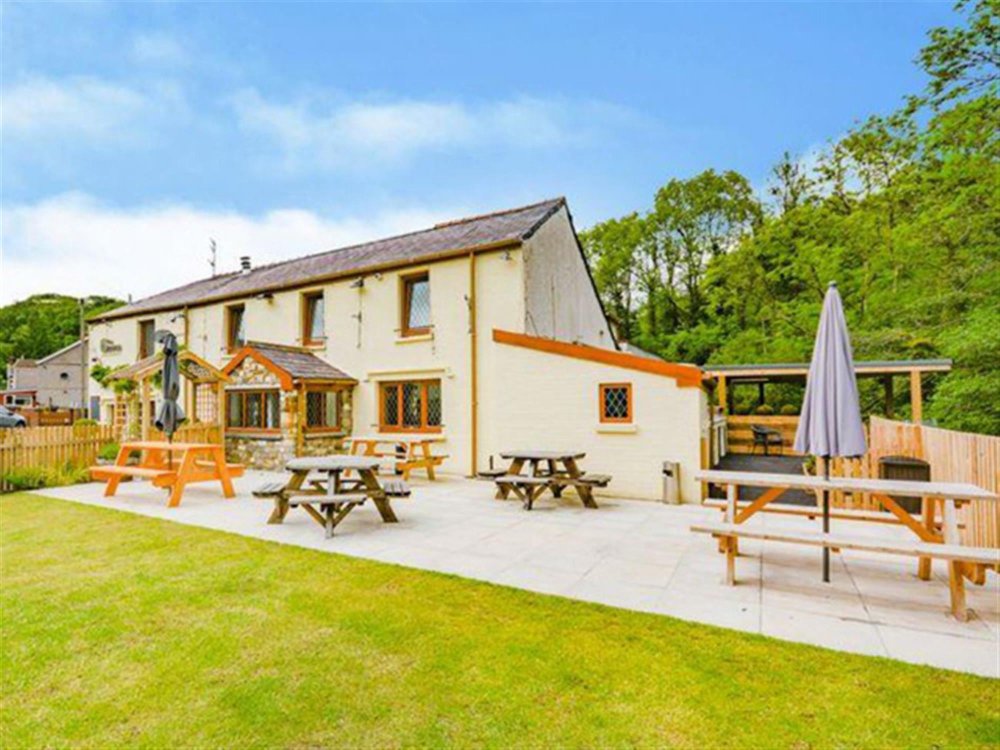SWANSEA VALLEY - RENOWNED RIVERSIDE PUB & DINING VENUE